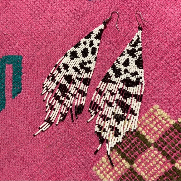 Beaded cow print fringe earrings - Picture 3 of 4
